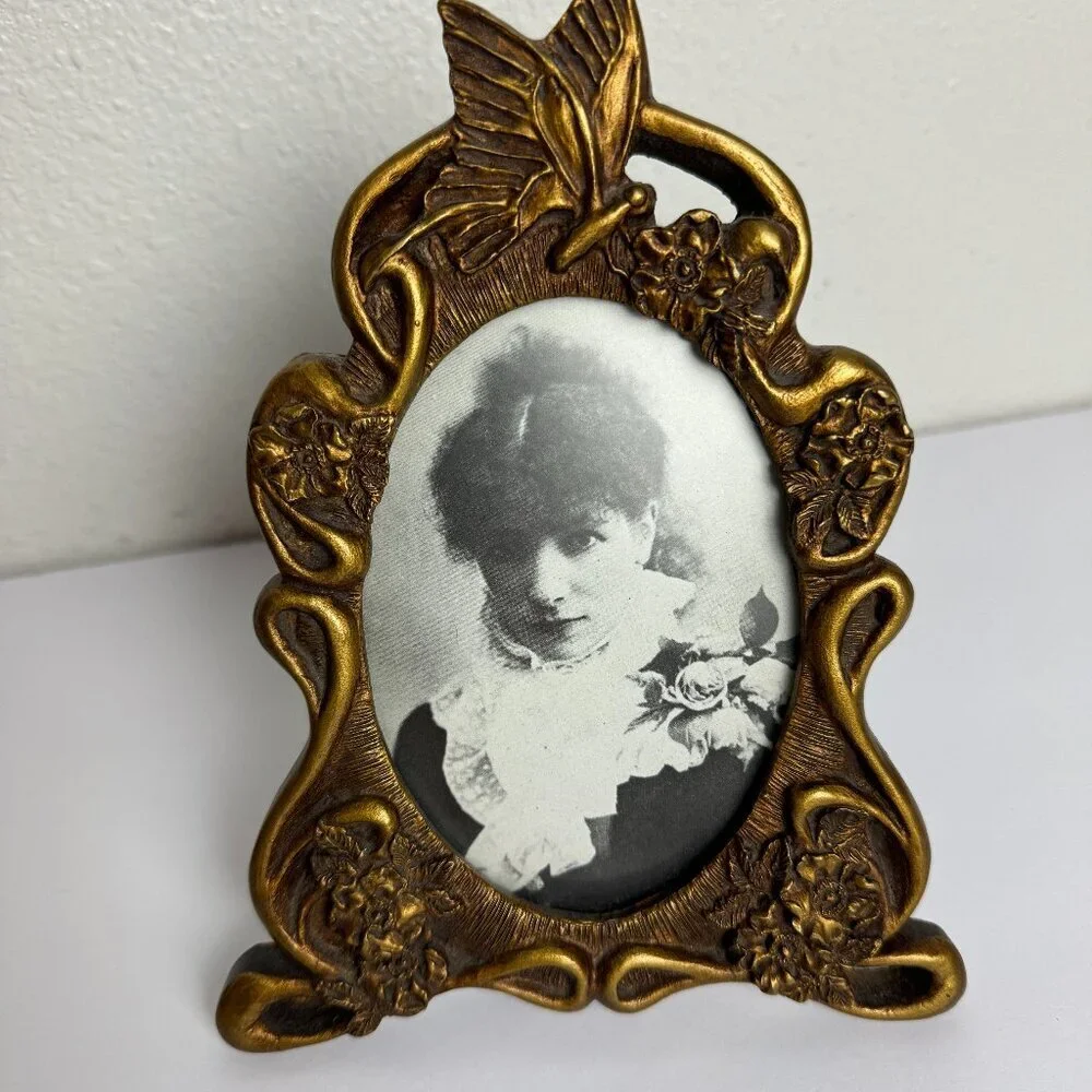 Vintage Picture Frame  Oval Photo